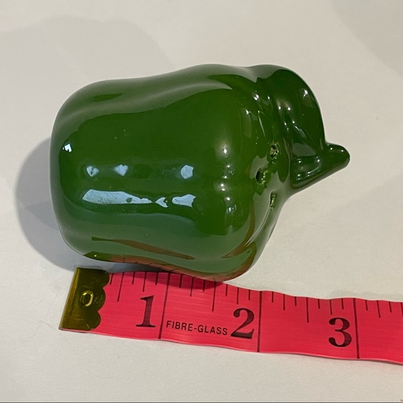Vintage Green Bell Pepper Salt And Pepper Shakers Shaker Set Vtg Kitchen - Picture 6 of 6